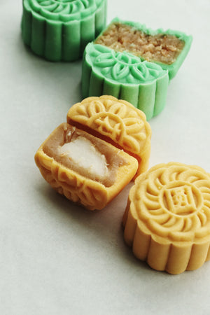 Tropical Tradition | Makes ~32x No-Bake Snowskin Mooncakes | Mango-Coconut Mochi | Ondeh Ondeh