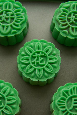 Tropical Tradition | Makes ~32x No-Bake Snowskin Mooncakes | Mango-Coconut Mochi | Ondeh Ondeh
